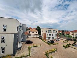 VICTORIA ROCK SUITES MUNYONYO