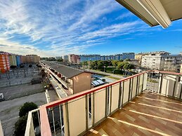 Luminous Flat With a big Terrace