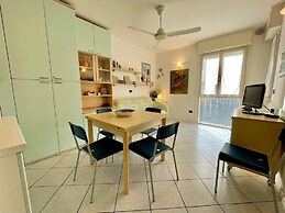 Luminous Flat With a big Terrace