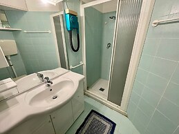 Luminous Flat With a big Terrace