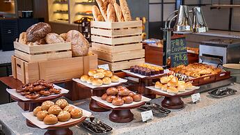 Holiday Inn Shanghai Pudong Airport by IHG