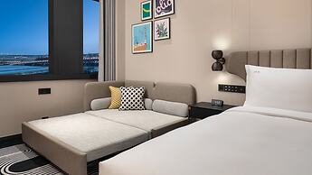 Holiday Inn Shanghai Pudong Airport by IHG