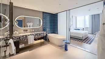 Holiday Inn Shanghai Pudong Airport by IHG