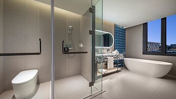 Holiday Inn Shanghai Pudong Airport by IHG