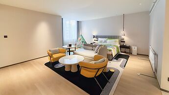 Holiday Inn Shanghai Pudong Airport by IHG