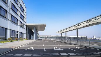 Holiday Inn Shanghai Pudong Airport by IHG