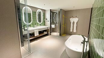 Holiday Inn Shanghai Pudong Airport by IHG