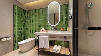 Holiday Inn Shanghai Pudong Airport by IHG