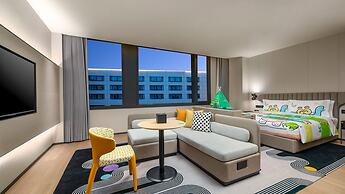 Holiday Inn Shanghai Pudong Airport by IHG