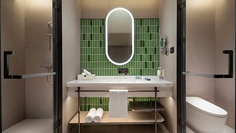 Holiday Inn Shanghai Pudong Airport by IHG