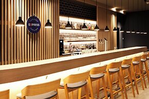 Holiday Inn Express & Suites Monheim Am Rhein by IHG