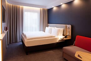 Holiday Inn Express & Suites Monheim Am Rhein by IHG