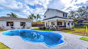 Casa Nirvana 4BR Home with Private Pool