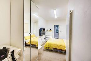 Apartment - Sleeps 2- Internet- 93 Walking Score