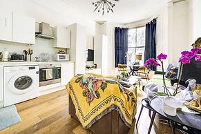 Apartment - Sleeps 2- Internet- 93 Walking Score