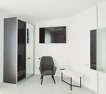 8Go to Leonardo apartments