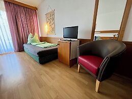 Apart Hotel Goldener Hahn Baiersbronn, Ferienwohnungen | Frühstück, Sa