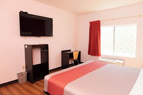 Lincoln Garden Inn