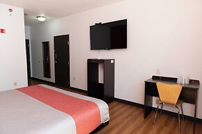 Lincoln Garden Inn