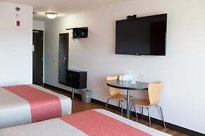 Lincoln Garden Inn