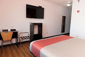 Lincoln Garden Inn