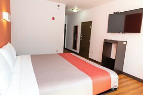 Lincoln Garden Inn