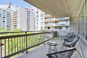 Immerse Yourself in This Beatiful Apt