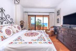 2BD Beach Front Luxury in Cabo