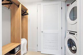 Stylish Apartments with Partial Ocean Views in Downtown