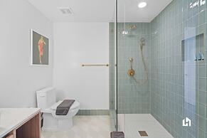 Stylish Apartments with Partial Ocean Views in Downtown