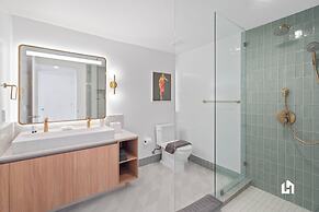 Stylish Apartments with Partial Ocean Views in Downtown