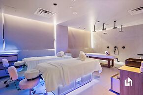 Stylish Apartments with Partial Ocean Views in Downtown