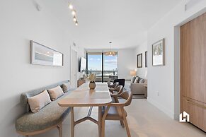 Stylish Apartments with Partial Ocean Views in Downtown