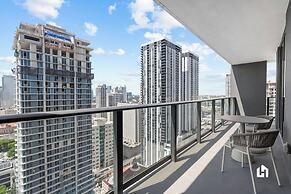 Stylish Apartments with Partial Ocean Views in Downtown