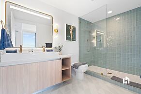 Stylish Apartments with Partial Ocean Views in Downtown