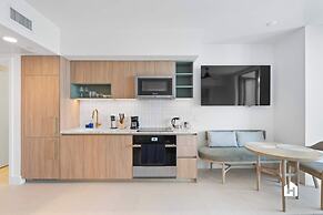 Stylish Apartments with Partial Ocean Views in Downtown