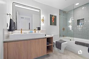 Stylish Apartments with Partial Ocean Views in Downtown