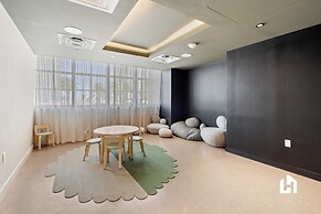 Stylish Apartments with Partial Ocean Views in Downtown