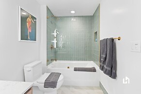 Stylish Apartments with Partial Ocean Views in Downtown