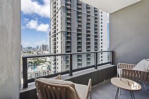 Stylish Apartments with Partial Ocean Views in Downtown