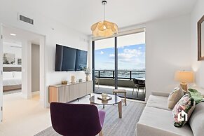 Stylish Apartments with Partial Ocean Views in Downtown