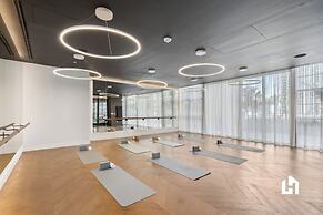 Stylish Apartments with Partial Ocean Views in Downtown