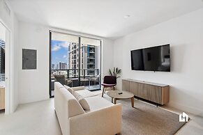 Stylish Apartments with Partial Ocean Views in Downtown