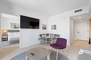 Stylish Apartments with Partial Ocean Views in Downtown