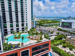 Stylish Apartments with Partial Ocean Views in Downtown