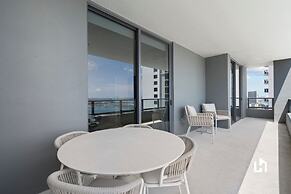 Stylish Apartments with Partial Ocean Views in Downtown