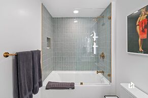 Stylish Apartments with Partial Ocean Views in Downtown