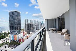 Stylish Apartments with Partial Ocean Views in Downtown