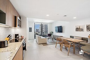 Stylish Apartments with Partial Ocean Views in Downtown