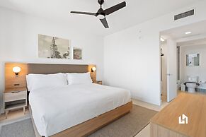 Stylish Apartments with Partial Ocean Views in Downtown